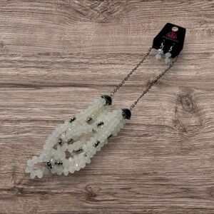 Paparazzi Chic Silver‎ and White Necklace